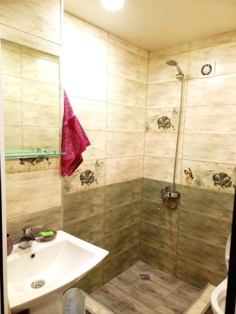 Уют&Комфорт Rustavi (Kvemo Kartly) Ngoại thất bức ảnh